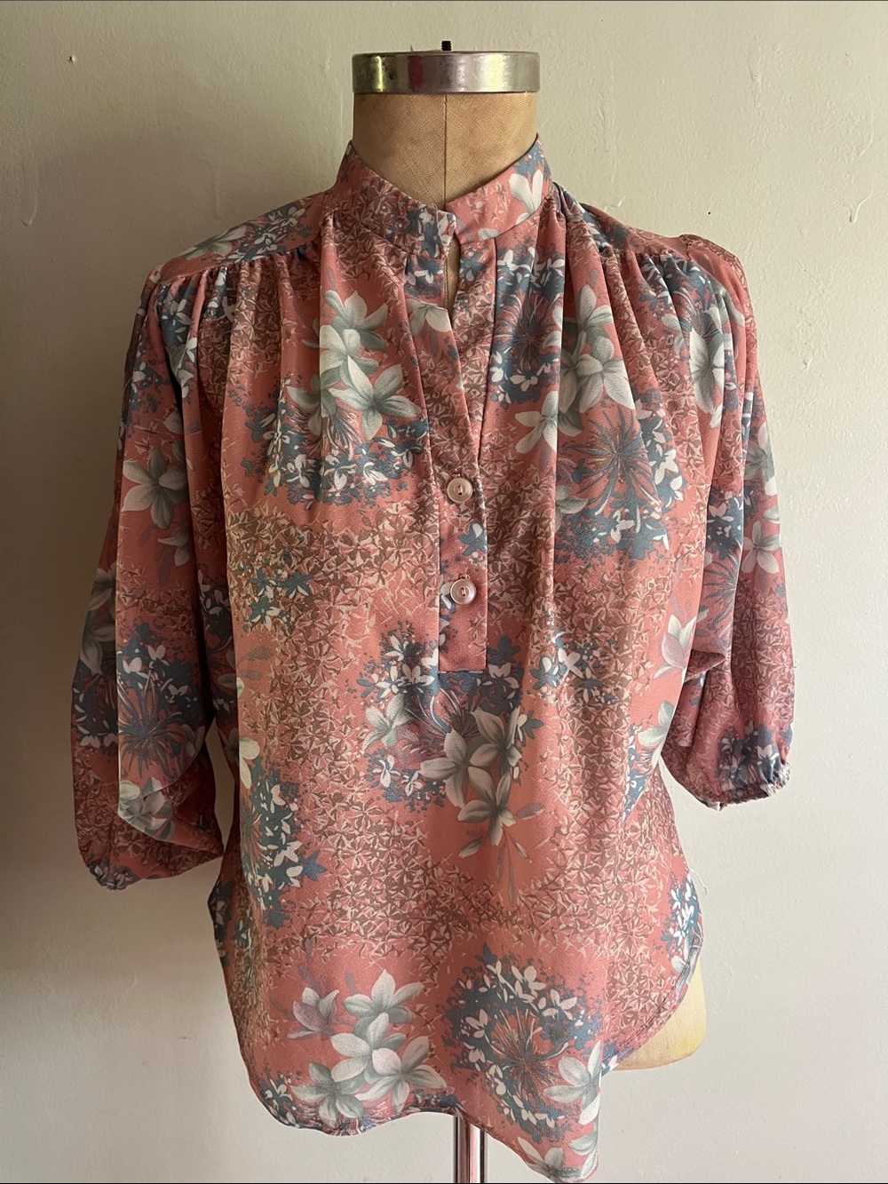 Vintage flowy balloon sleeve blouse